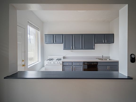 4th image of 647 W Buckingham Pl #3