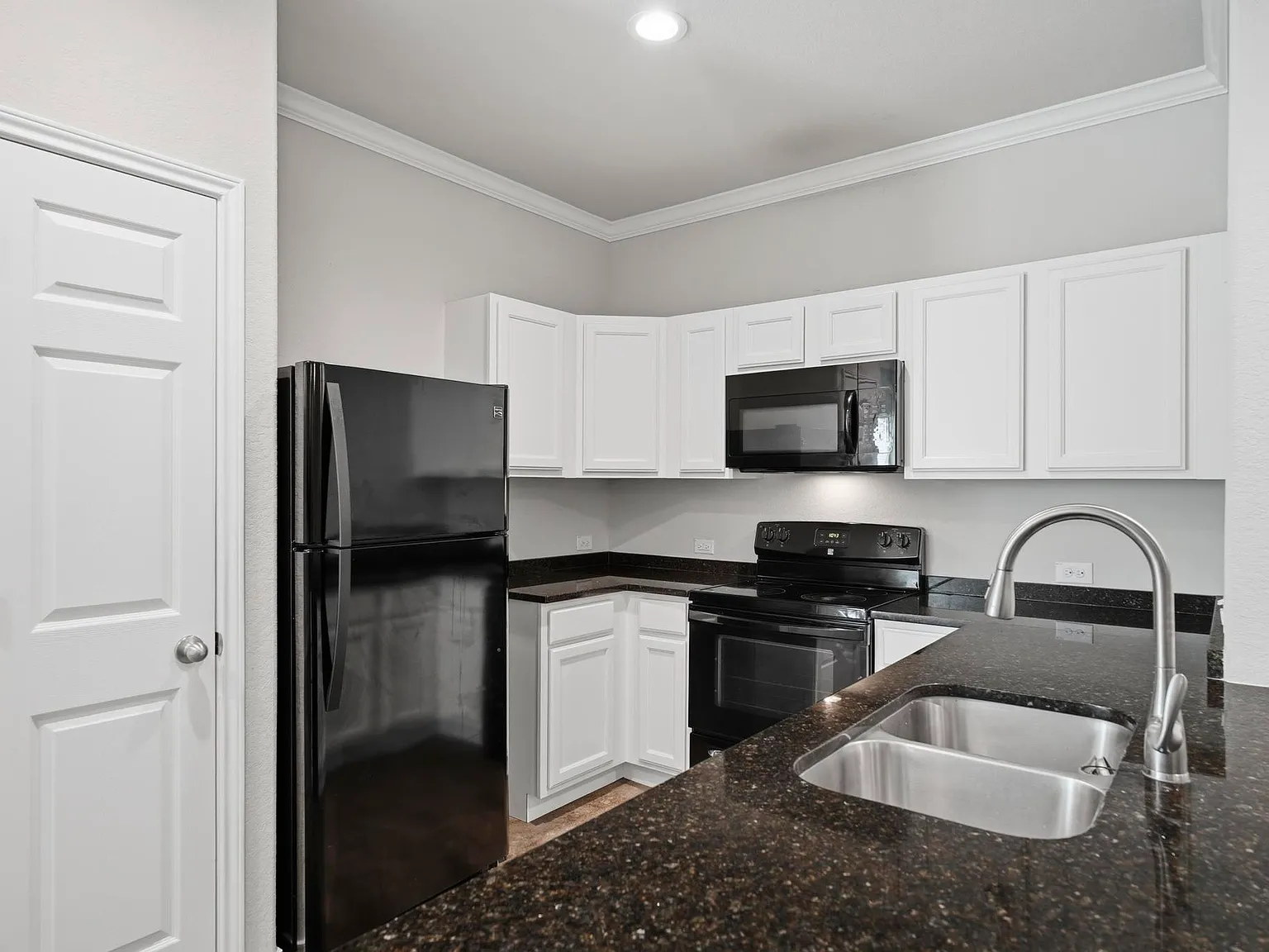 3 bed, 2.5 bath, 1250 sqft, $1,400 — Photo 1