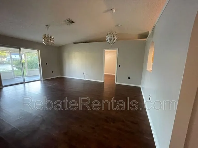 10538 Lantana Lakes Dr N — Photo 7