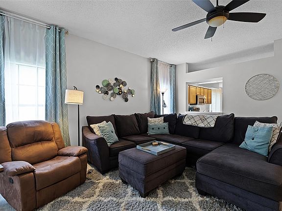 3rd image of 5702 Parkview Lake Dr
