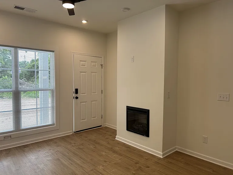 188 Long St — Photo 2