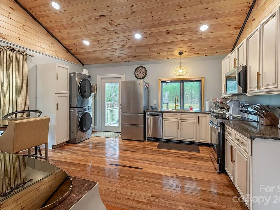 948 E Union St, NC 28655 Zillow
