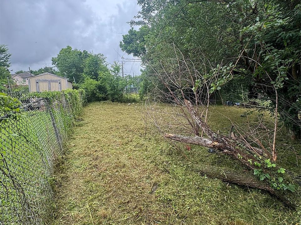 2nd image of 3118 Webster St