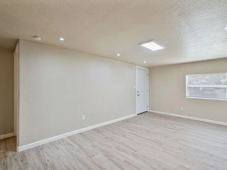 1000 Qualia Dr — Photo 10
