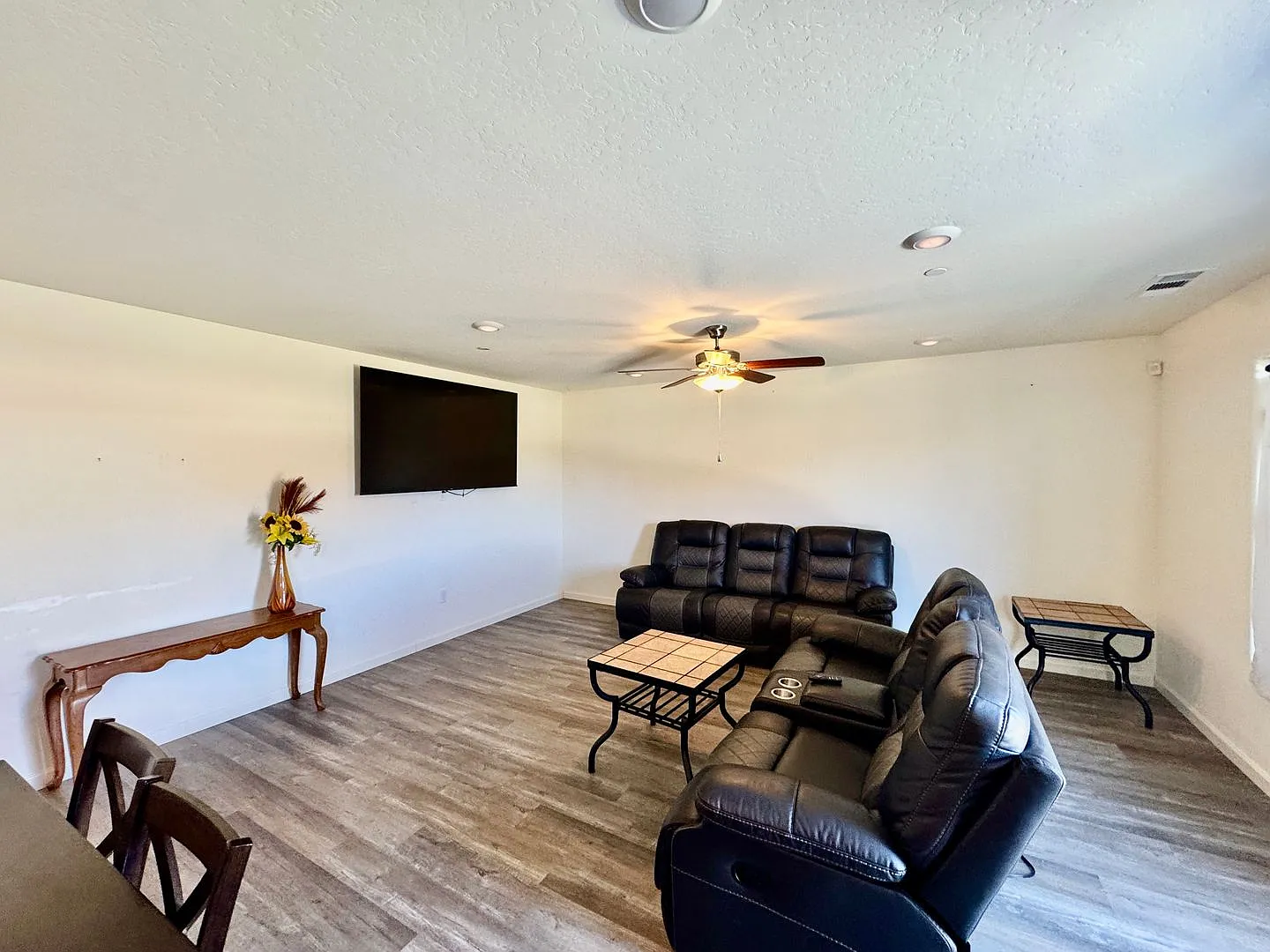 Beautiful 4 Bedroom + Den, 2.5 Bath Home Includes All Appliances Plus Solar — Photo 2
