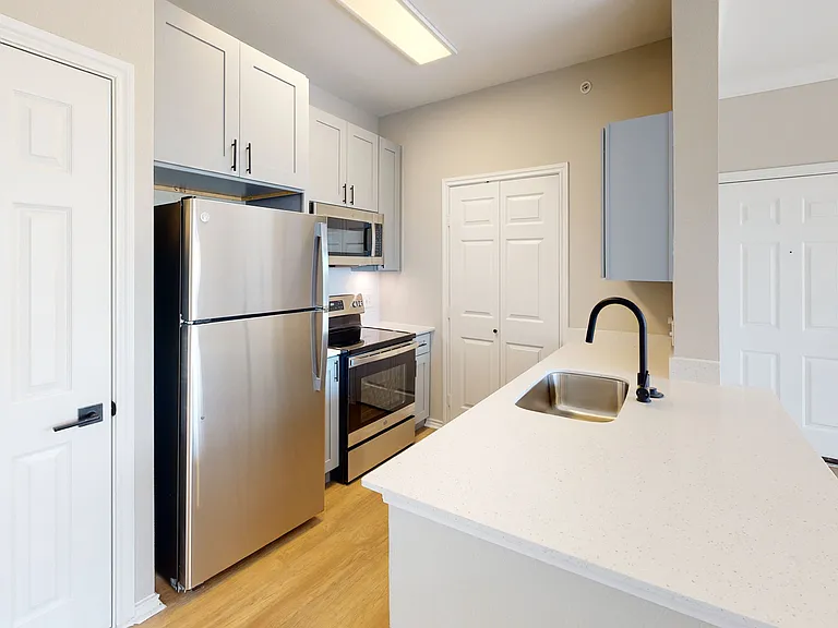 Lakeline Villas — Photo 82