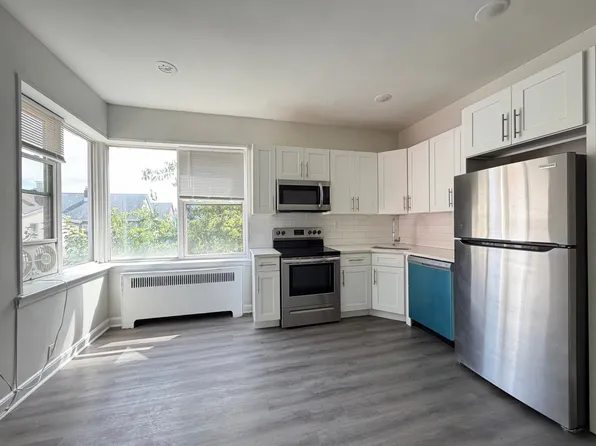 824 Avenue C image 1 of 5