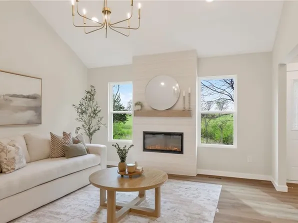 405 N Harrison St, Spring Hill, KS 66083