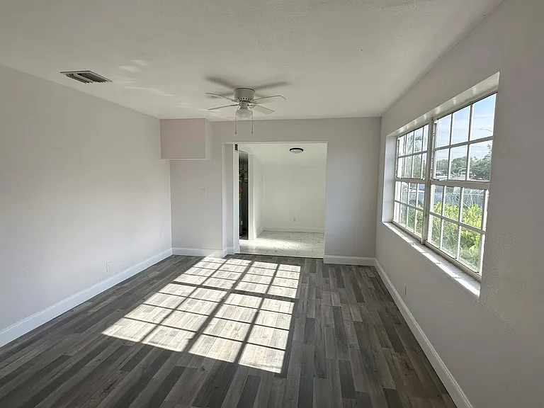 1210 Avenue R — Photo 5