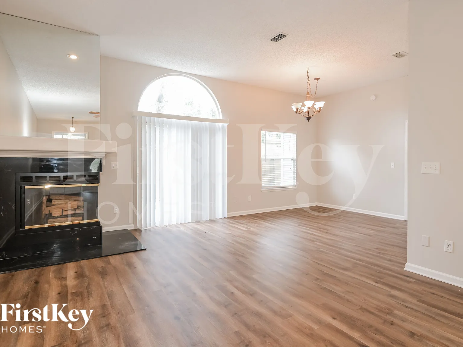 3 bed, 2.0 bath, 1501 sqft, $2,540 — Photo 4