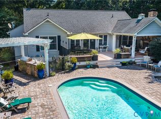 959 Robins Point Ave, Deltaville, VA 23043