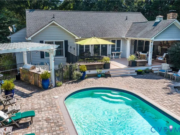 959 Robins Point Ave, Deltaville, VA 23043