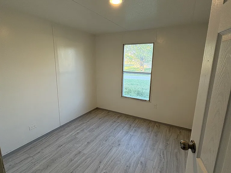 3810 Rowland Rd — Photo 7