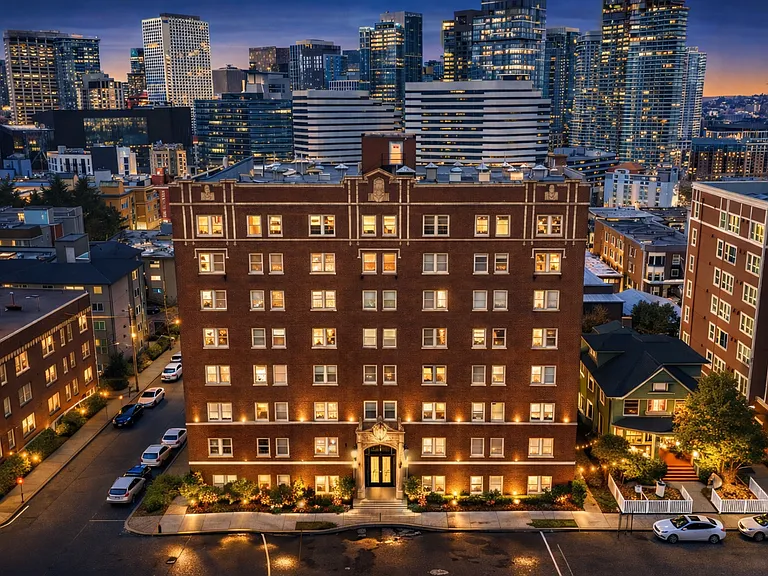 Charbern Apartments — Photo 1