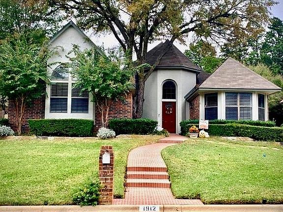 2nd image of 1912 Highland Park Cir