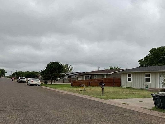Exterior Neighborhood (street photo)