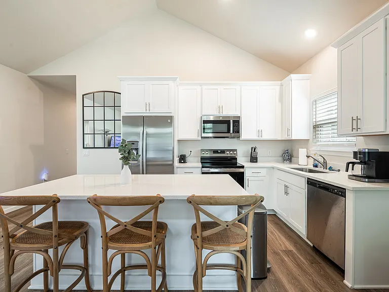 704 W Brainerd St — Photo 5