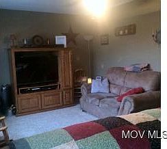 3rd image of 10 Beech Cir