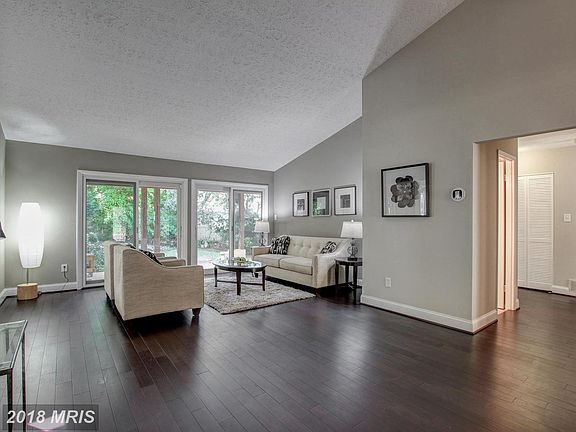 5th image of 10419 Pearl St