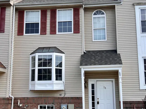 28 Auckland Dr, Newark, DE 19702