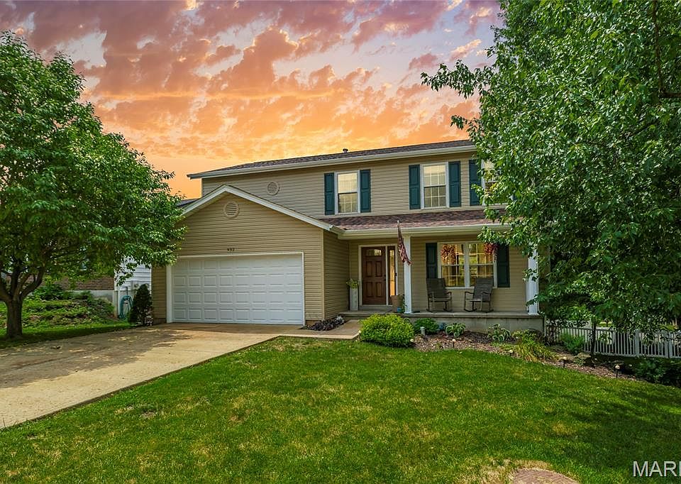 1st image of 932 Grape Arbor Dr