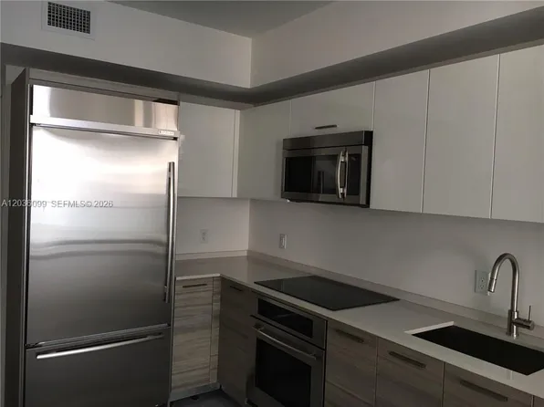 1300 Brickell Bay Dr, Miami, FL