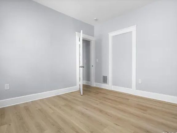 4th image of 11 Young St #1
