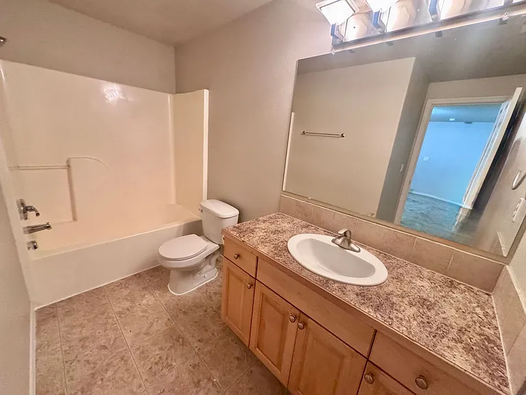 8007 NE 38th Ave — Photo 33