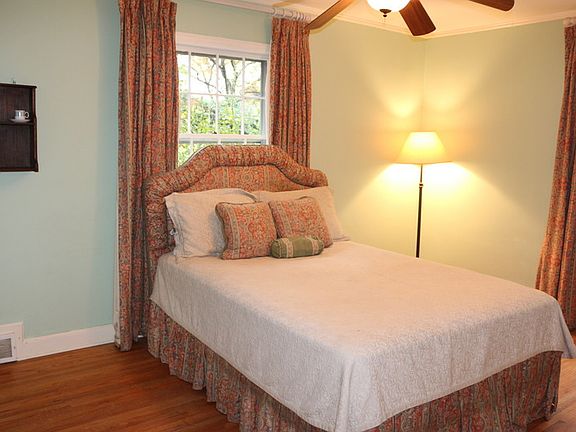 4th image of 5151 Charlotte Cir S