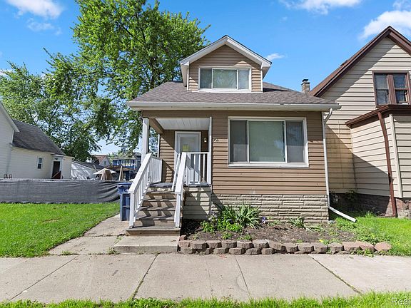 3rd image of 74 Pine St