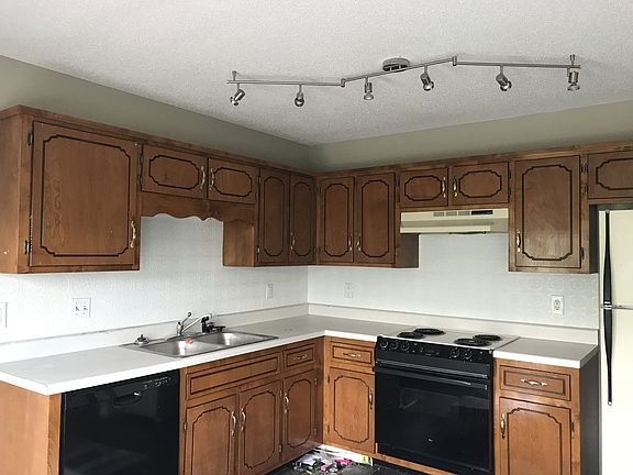 3rd image of 334 Brook Mead Dr