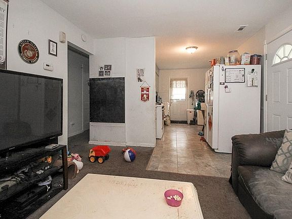 4th image of 465 W Grace St