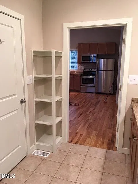 1 bed, 1.0 bath, 720 sqft, $1,595 — Photo 3