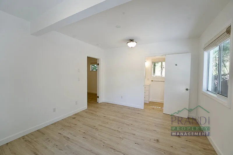 1 bed, 1.0 bath, 900 sqft, $2,500 — Photo 4