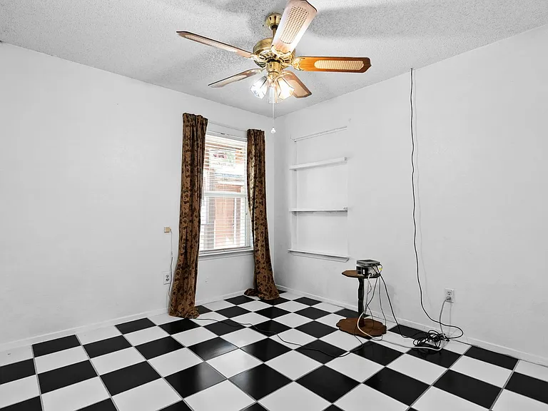 2407 Hidden Valley Dr — Photo 20