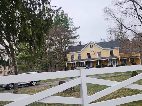 19 Cornwall Hill Rd, Patterson, NY 12563