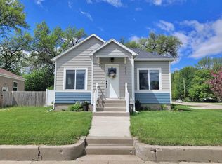 323 4th St NW, Minot, ND 58703