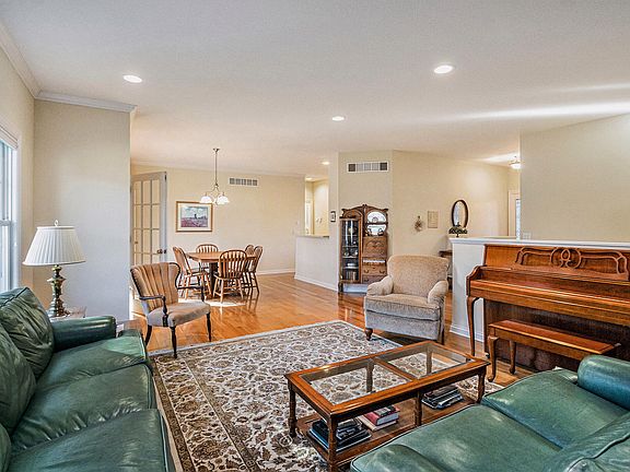 5th image of 2538 Creek Shire Ct