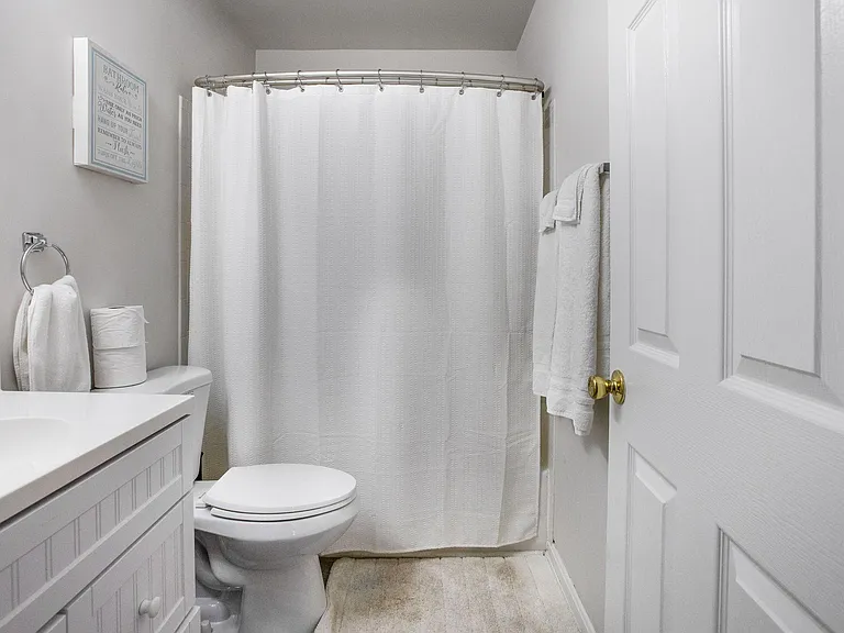 MASTER BATH I MATER BEDROOM