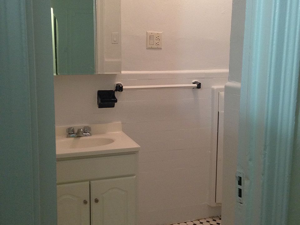 2nd image of 4309 40th St APT 2F