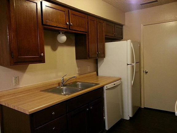 3rd image of 111 Peachtree Ct APT C