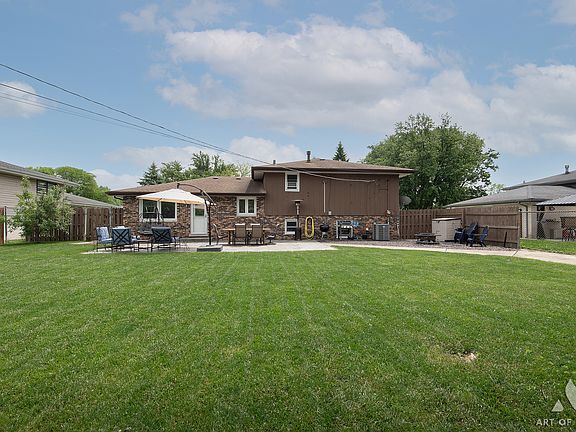 3rd image of 10136 Charles Ave