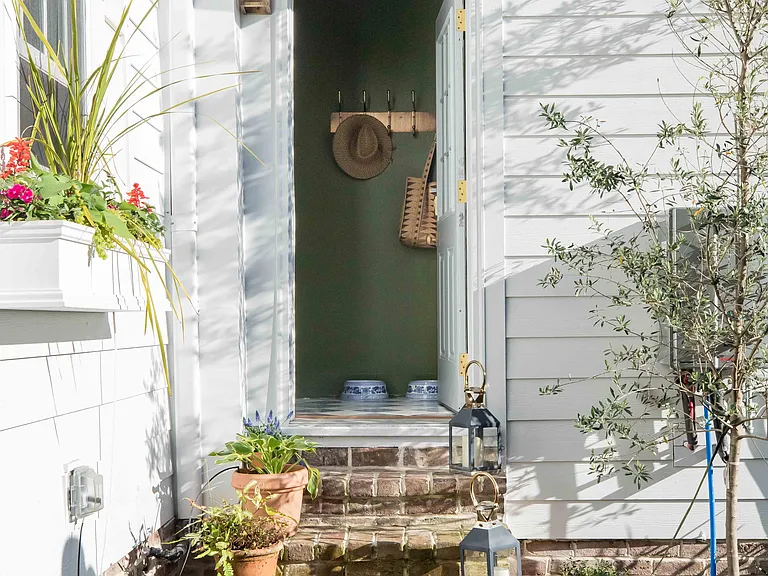 142 Line St — Photo 3