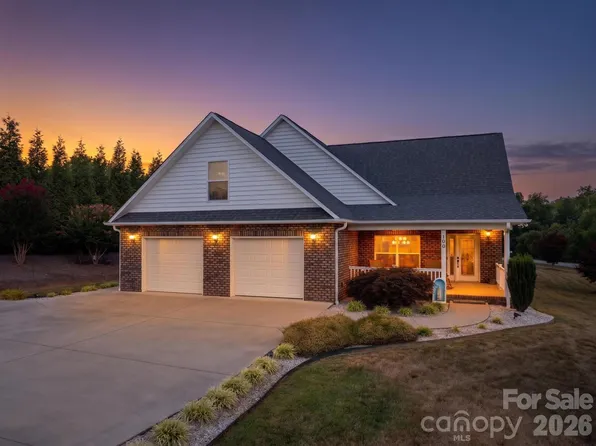 100 Rivercliff Dr, Hudson, NC 28638