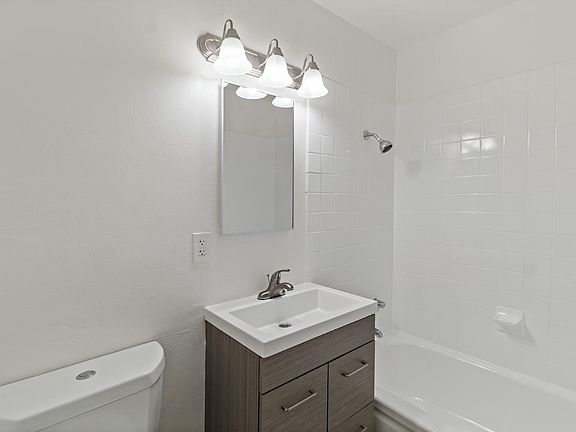 5th image of 200 Dumbarton Ave