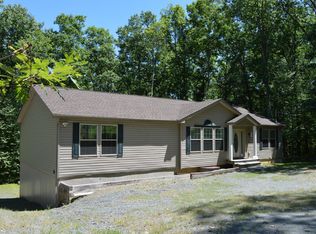 228 Upper Independence Dr, Lackawaxen, PA 18435