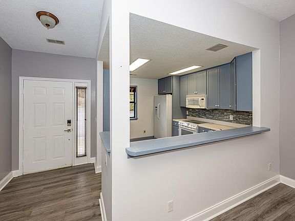 3rd image of 850 Country Club Dr