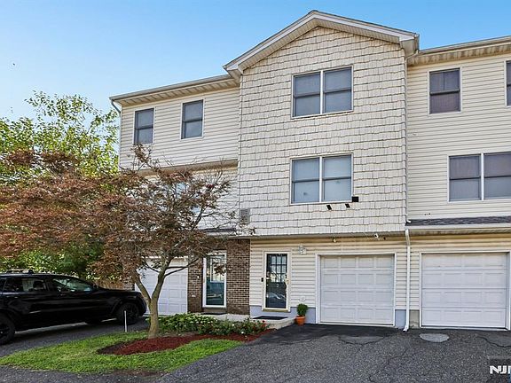 3rd image of 274 Garibaldi Ave APT 2