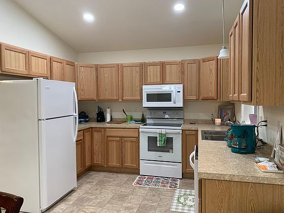 Kitchen with plenty of cabinet and counter space