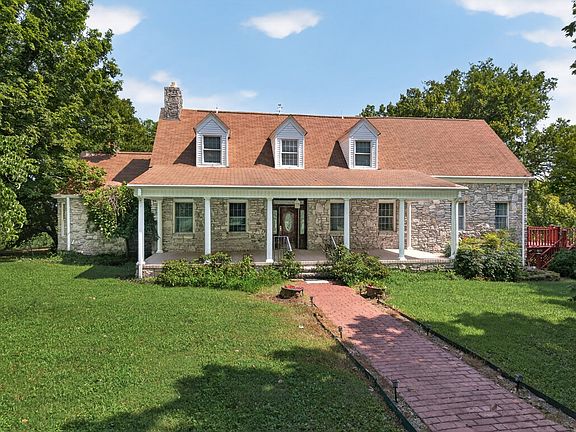 4th image of 135 Clayton Ln